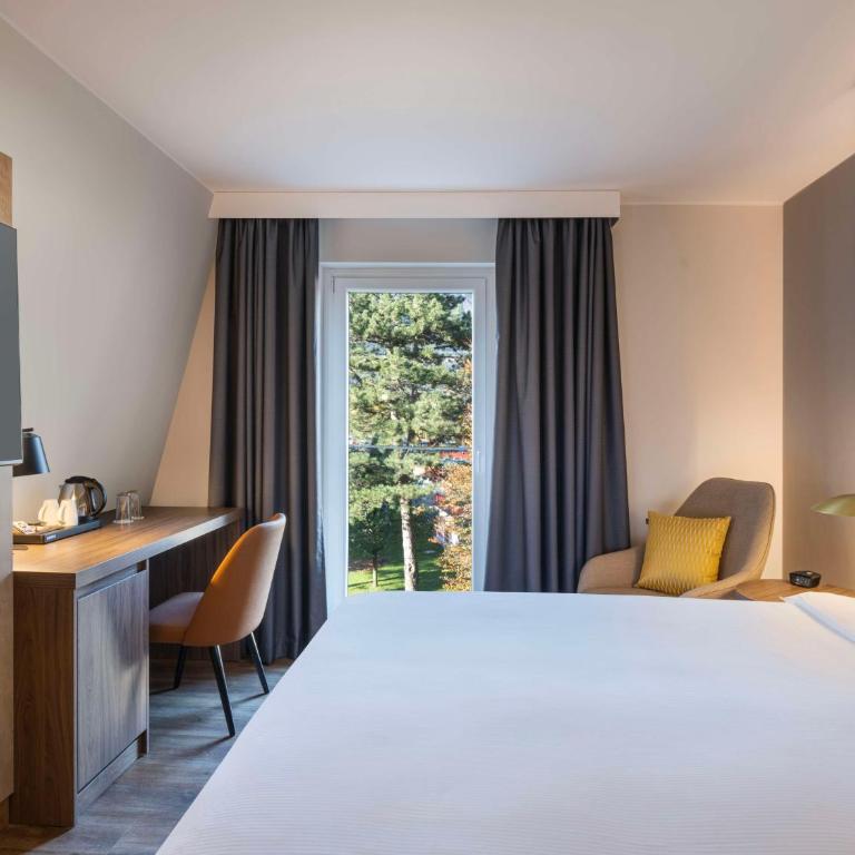 Hilton Garden Inn Innsbruck Tivoli - Eckzimmer mit Kingsize-Bett - 2
