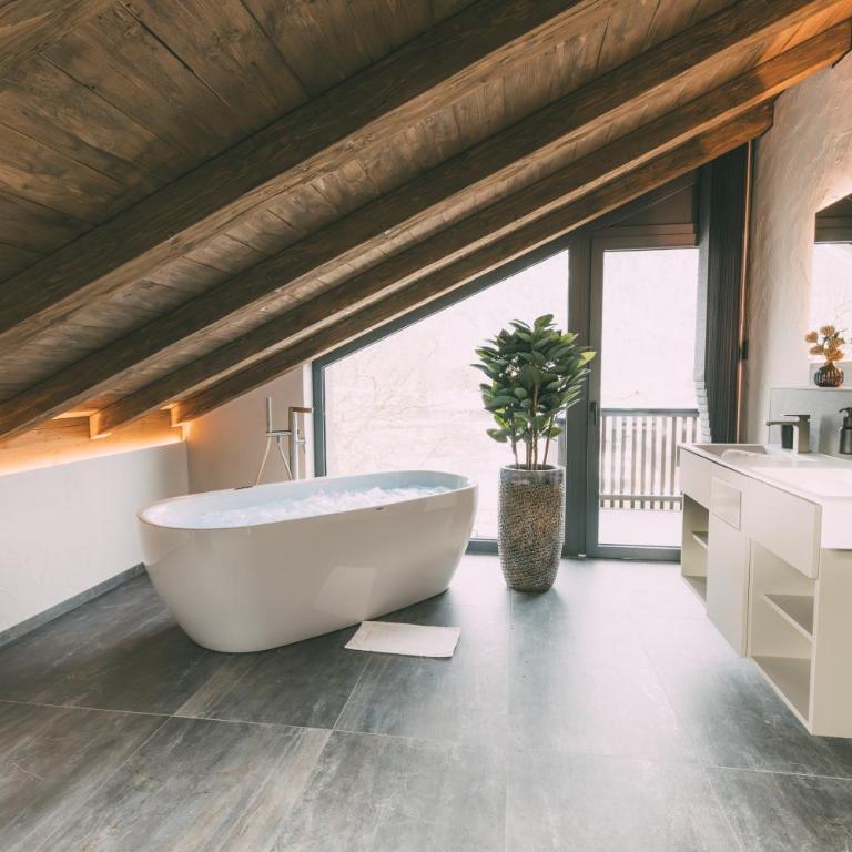 LIVALPIN Chalet - with private Sauna & Whirlpool - Three-Bedroom Chalet with Sauna, Whirlpool and Mountain View - 11