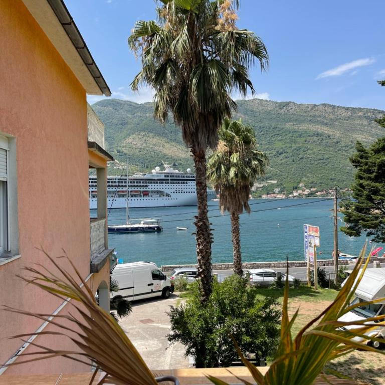 Apartments Lovcen - Studio with Sea View - 1
