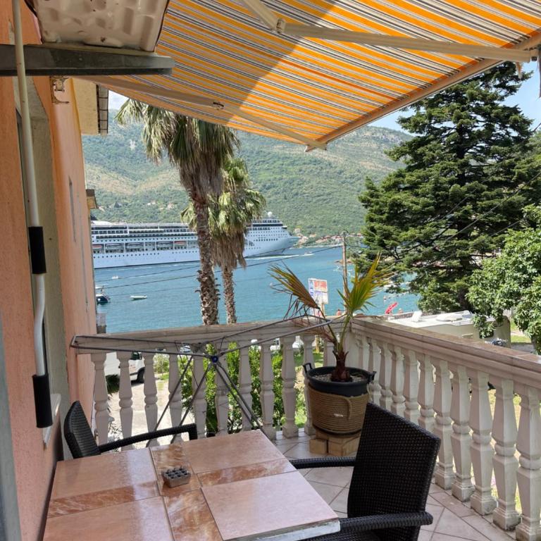 Apartments Lovcen - Studio with Sea View - 5