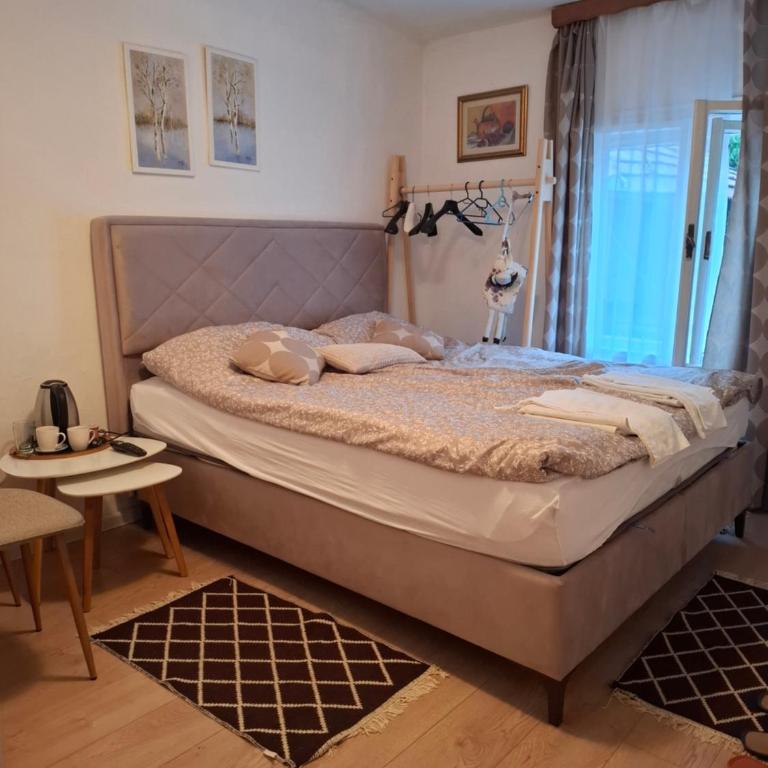 Guesthouse Unique - Dvokrevetna Soba sa Bračnim Krevetom i Sopstvenim Kupatilom - 6