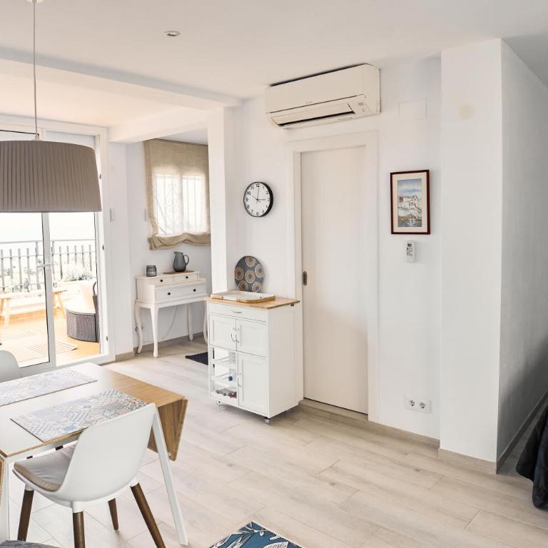 Beachfront Studio, Sea Views, Rooftop Terrace, Playa de Aro - Apartamento Estudio con vistas al mar - 2