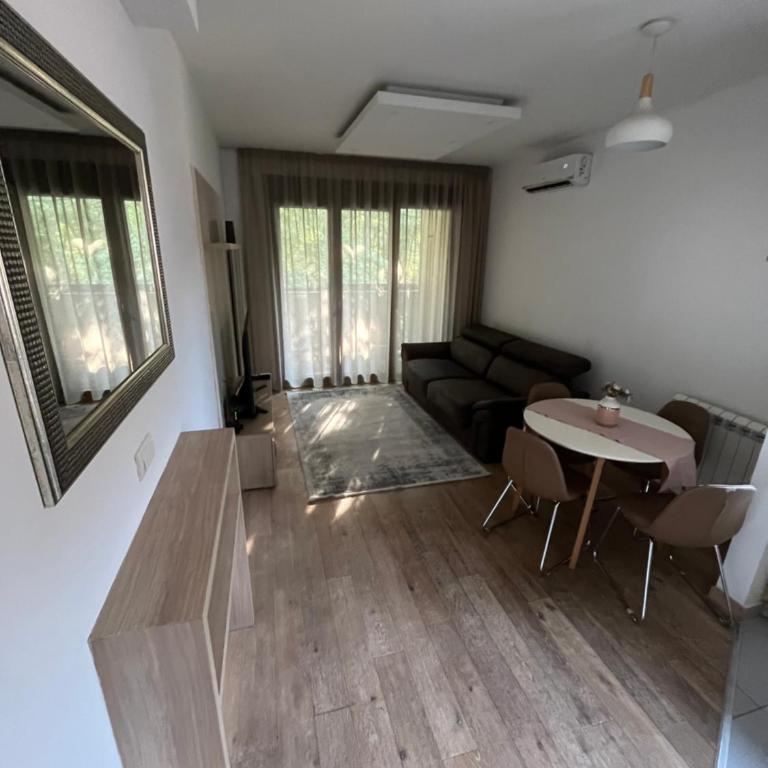 Stan - One-Bedroom Apartment - 1