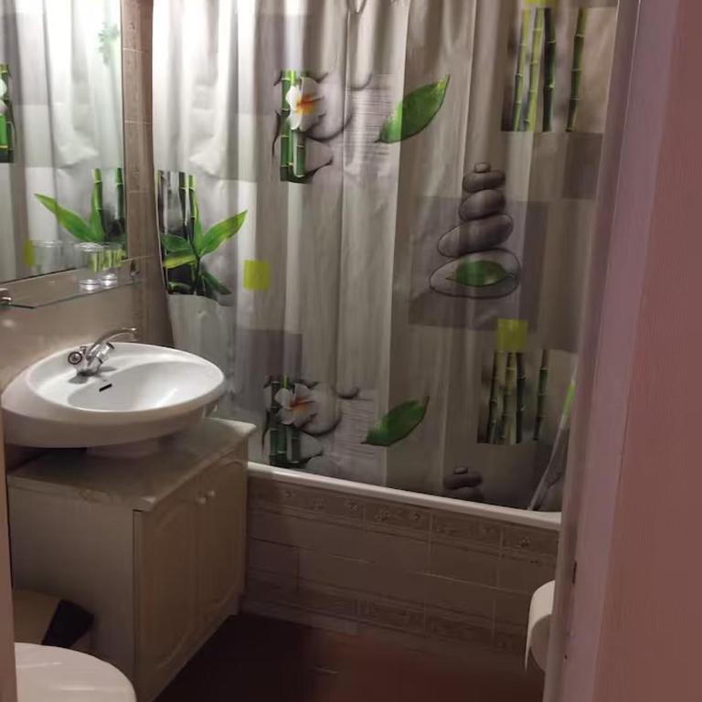 Fréjus, 200 m des plages appart f1 avec piscine - Apartment mit 1 Schlafzimmer - 9