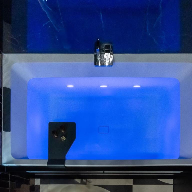 Host Inn Fancy Sūite - Appartement 1 Chambre avec Baignoire Spa - 31