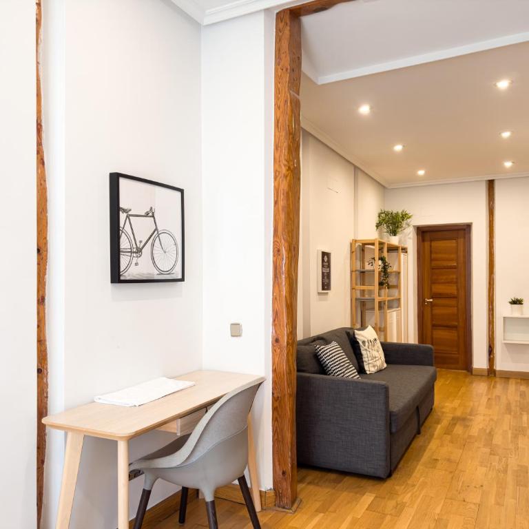 Casa de las letras - Apartment with Balcony - 17