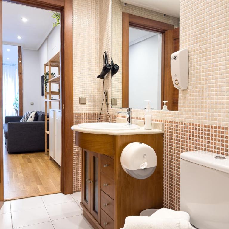 Casa de las letras - Apartment with Balcony - 19