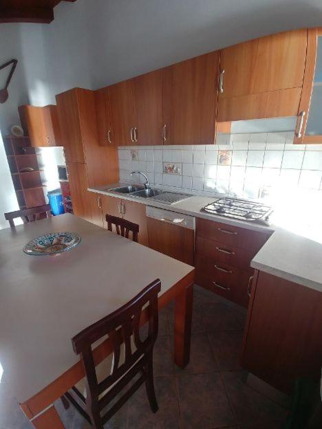 Giallonardomare-Villa con piscina - Four-Bedroom House - 21