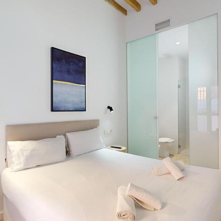 MyFlats Luxury City Center - Deluxe Two Bedroom Apartment with Balcony - 3