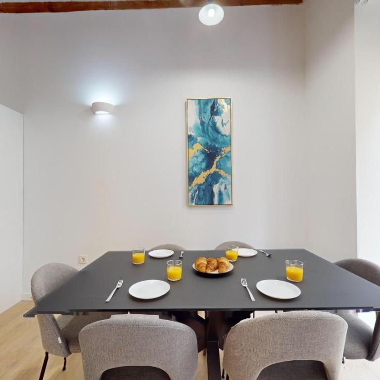 MyFlats Luxury City Center - Deluxe Two Bedroom Apartment with Balcony - 10