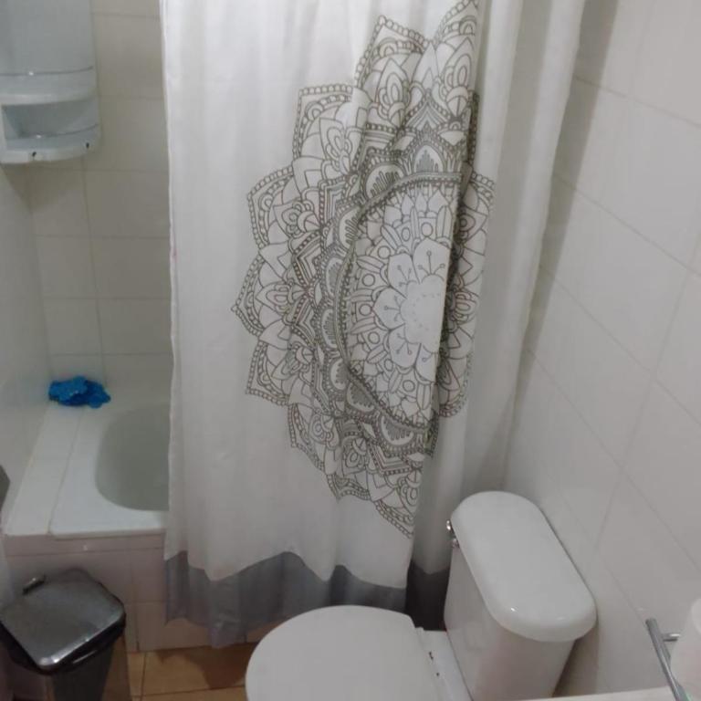 Amplio Departamento para 6 personas, 3 dormitorios, 2 baños , con wifi, Netflix, arriendo por día - One-Bedroom Apartment - 6