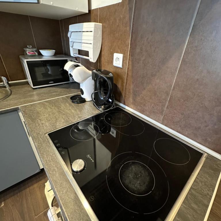 Le 11 - Joli F2 rénové, Mulhouse centre - stationnement gratuit - Appartamento con 1 Camera da Letto - 12