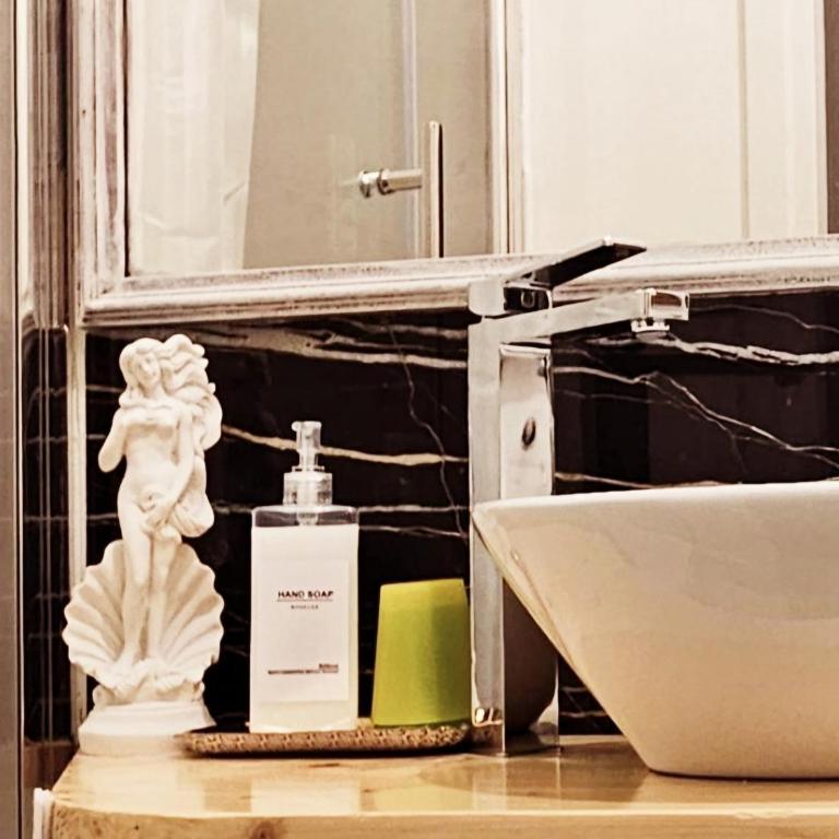 Venere SuperCentral B&B - Camera Matrimoniale Deluxe con Doccia - 4