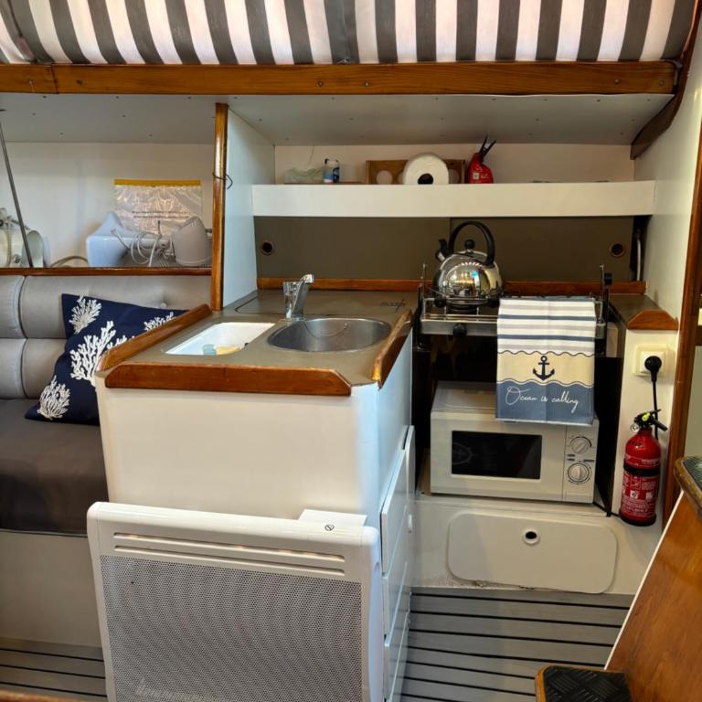 Nuitée à bord de Danilou un voilier de 9.50m - Mobile Home - 12