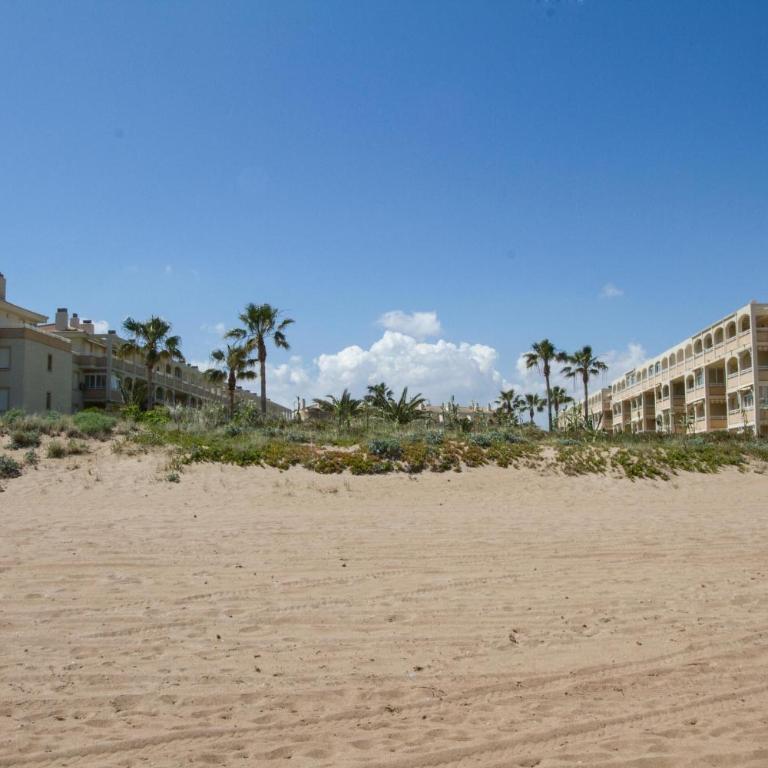 Urbanizacion en Primera Linea de Playa - Apartamento de 2 dormitorios - 1