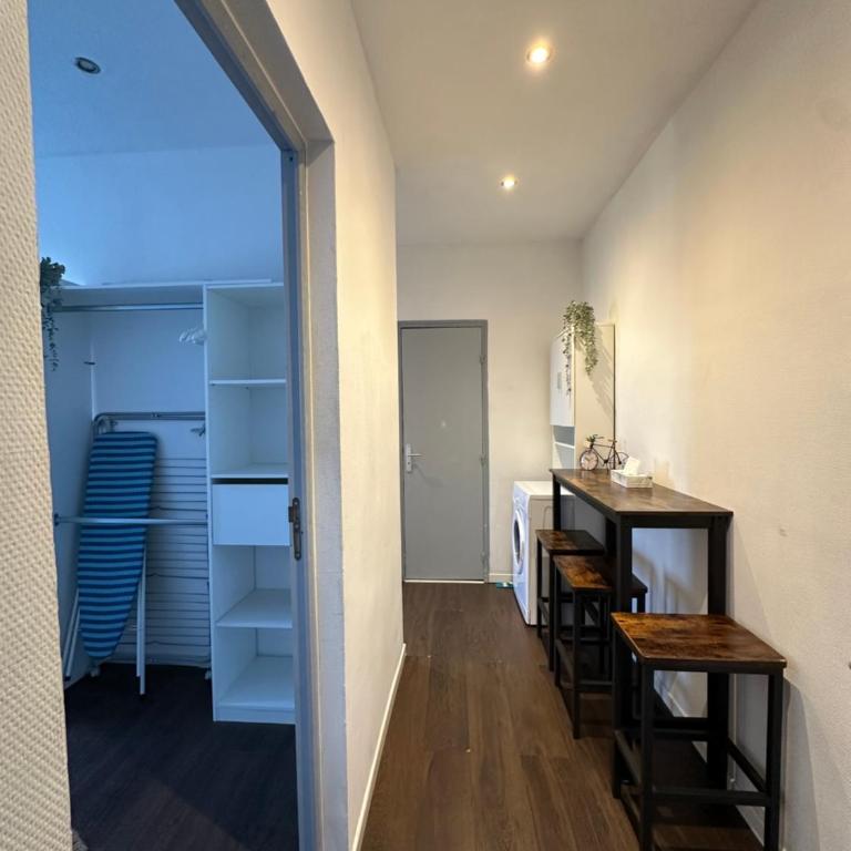 Le 11 - Joli F2 rénové, Mulhouse centre - stationnement gratuit - Appartamento con 1 Camera da Letto - 9