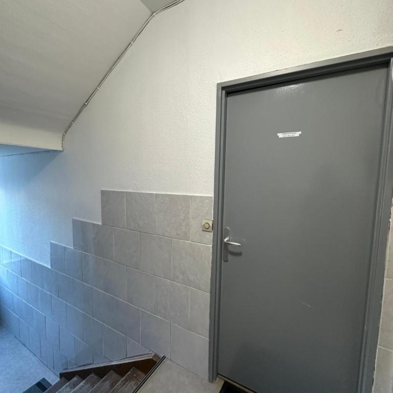 Le 9 - Joli studio neuf, tout équipé Mulhouse centre - Stationnement gratuit - Apartamento Estudio - 19