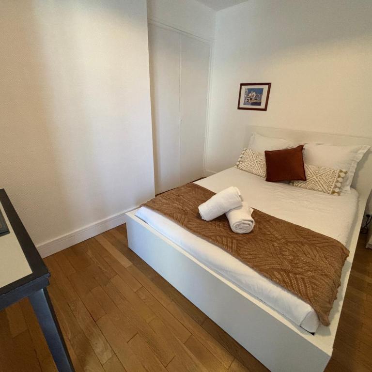 3 chambres , bureau lumineux , parking , proche métro Lyon - Appartement 3 Chambres Supérieur - 14