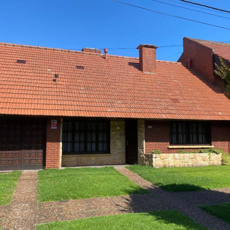 Chalet MDQ - Playa Grande - Los Troncos - Para 6 - Casa Vacacional de 3 dormitorios - 1