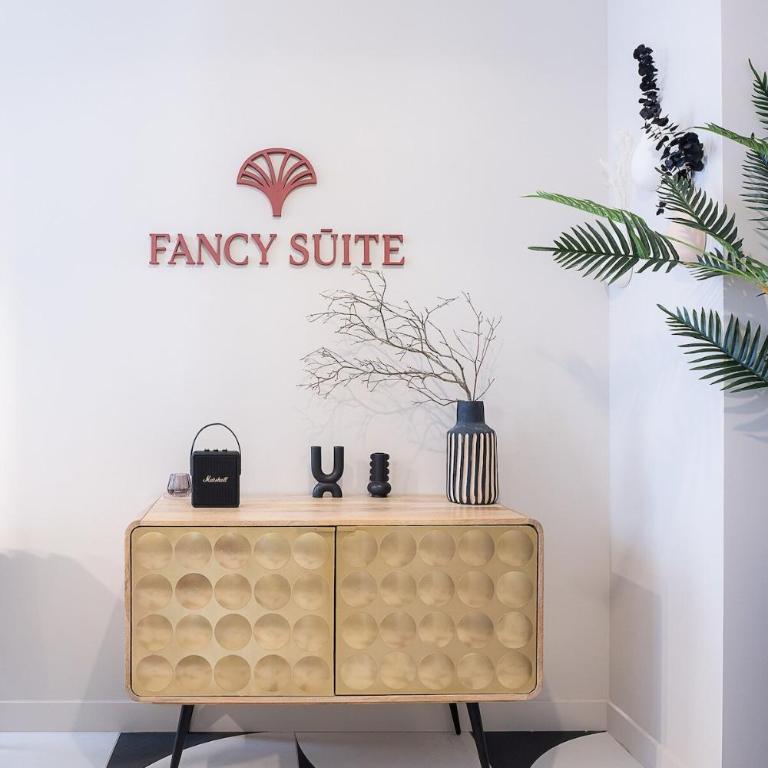 Host Inn Fancy Sūite - Appartement 1 Chambre avec Baignoire Spa - 55