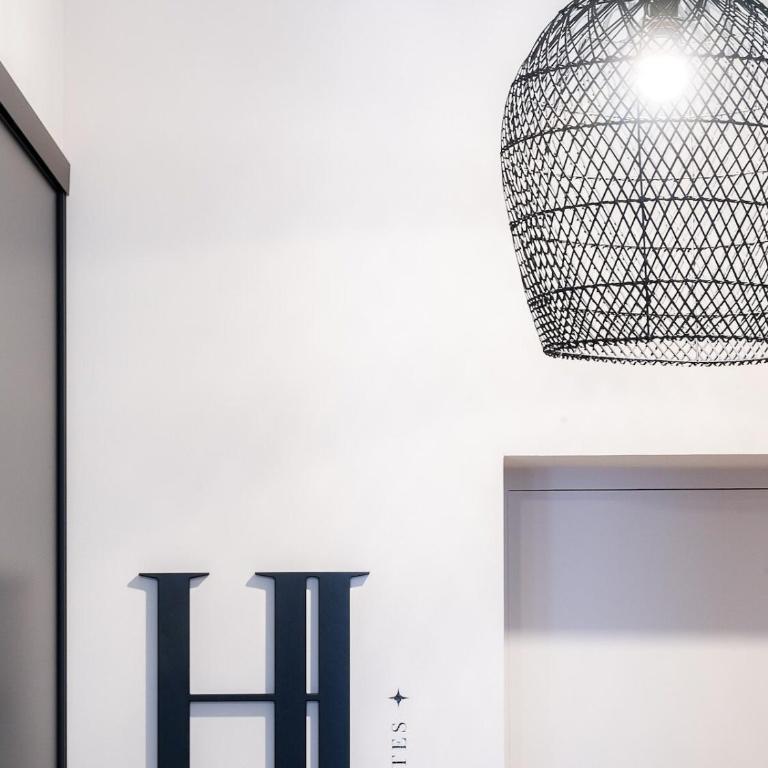 Host Inn Fancy Sūite - Appartement 1 Chambre avec Baignoire Spa - 60