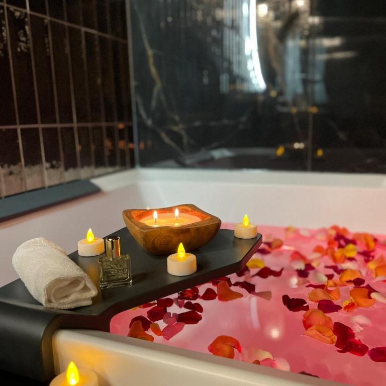 Host Inn Fancy Sūite - Appartement 1 Chambre avec Baignoire Spa - 65