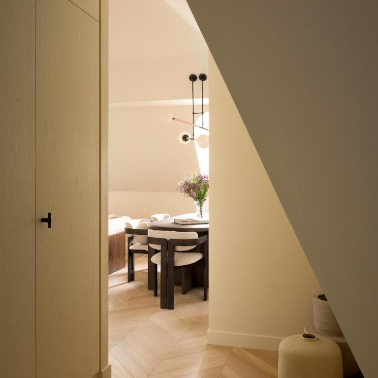 HIGHSTAY Maisons - Boétie - Three-Bedroom Loft Apartment - 8