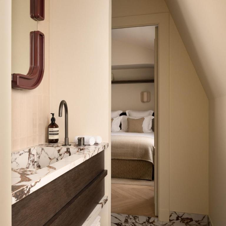 HIGHSTAY Maisons - Boétie - Three-Bedroom Loft Apartment - 4