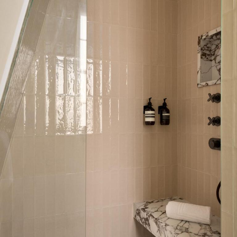 HIGHSTAY Maisons - Boétie - Three-Bedroom Loft Apartment - 5