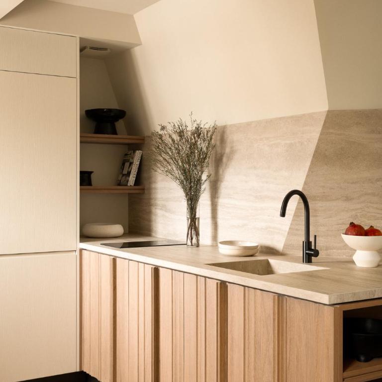 HIGHSTAY Maisons - Boétie - Three-Bedroom Loft Apartment - 2