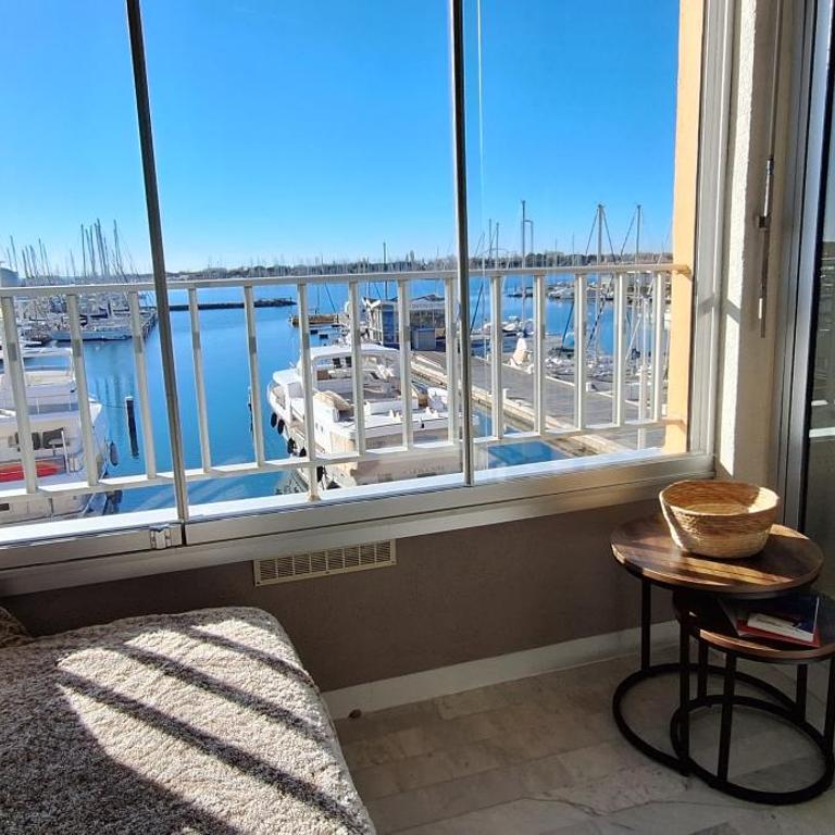 GRAND STUDIO VUE PANORAMIQUE SUR LE PORT, PARKING PRIVE - Studio - Vue sur Mer - 1
