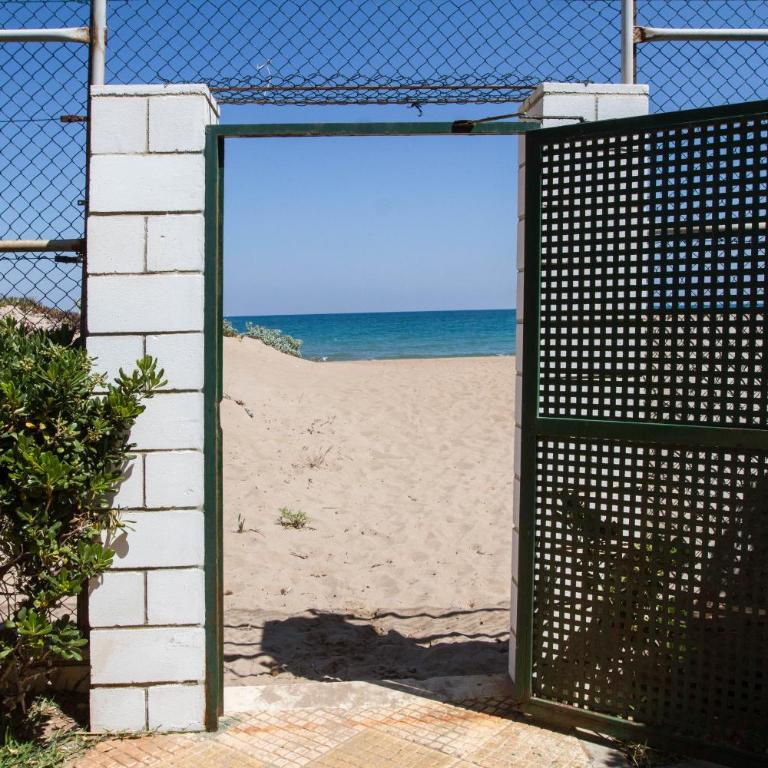 Urbanizacion en Primera Linea de Playa - Apartamento de 2 dormitorios - 4