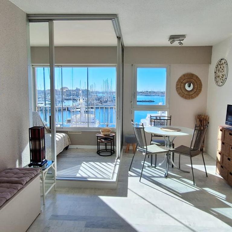 GRAND STUDIO VUE PANORAMIQUE SUR LE PORT, PARKING PRIVE - Studio - Vue sur Mer - 2