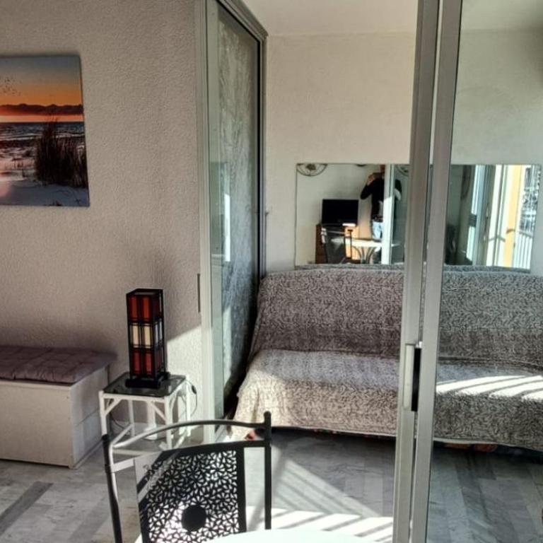 GRAND STUDIO VUE PANORAMIQUE SUR LE PORT, PARKING PRIVE - Studio - Vue sur Mer - 12