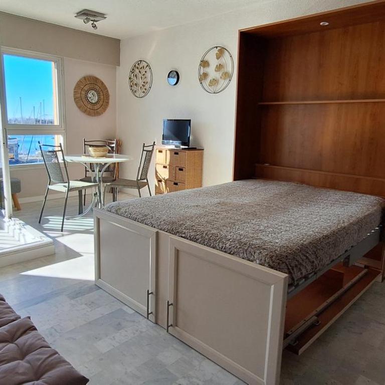GRAND STUDIO VUE PANORAMIQUE SUR LE PORT, PARKING PRIVE - Studio - Vue sur Mer - 13