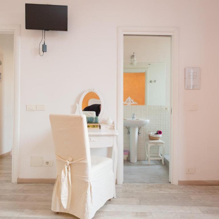 Colosseo Apartments and Rooms - Rome City Centre - Camera Quadrupla Luxury - Via San Giovanni in Laterano 85 - 10