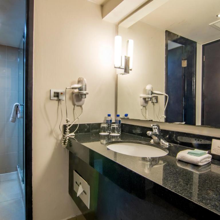 Hotel Lucerna Tijuana - Deluxe Double Room - 2