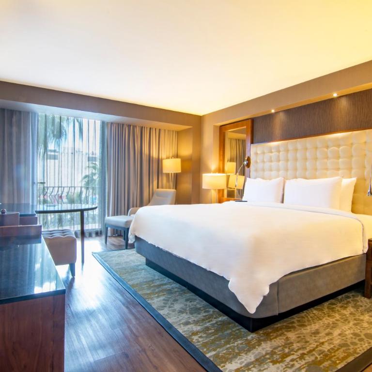 Hotel Lucerna Tijuana - Lucerna Select King Room - 1