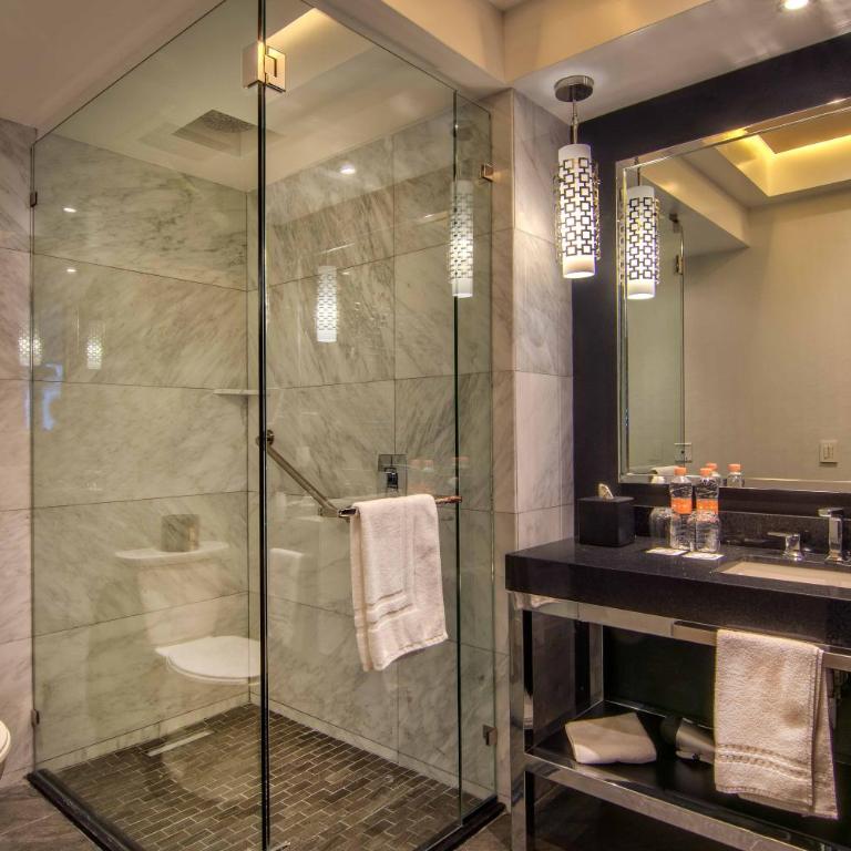 K Tower Boutique Hotel By Lucerna - Premium 1 King Bed - 3
