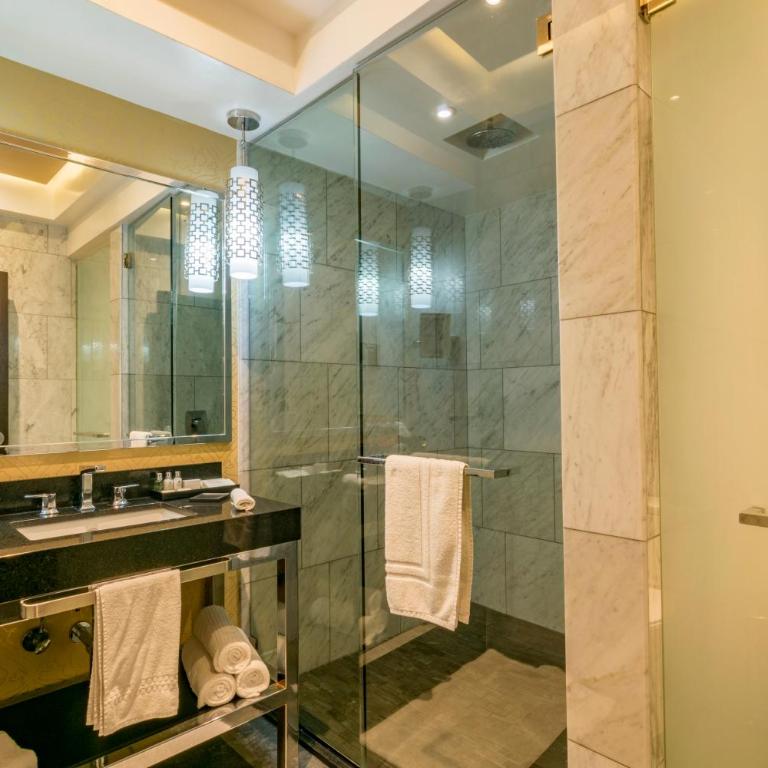K Tower Boutique Hotel By Lucerna - Premium 1 King Bed - 6