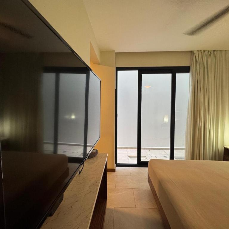 Excelente ubicación a pasos de la playa Coco Beach y de la Quinta Avenida - Apartamento de 2 dormitorios - 13