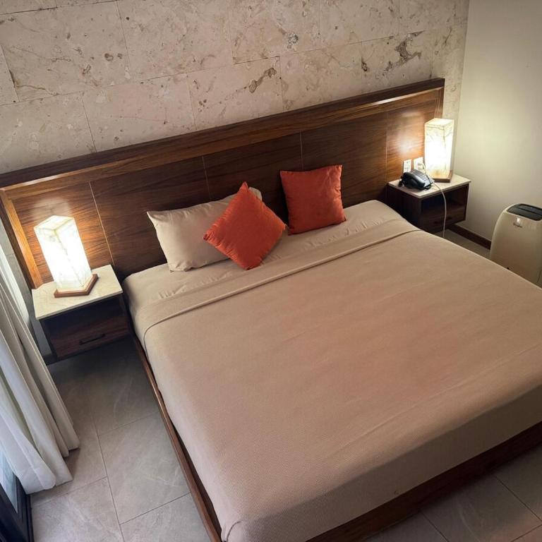Excelente ubicación a pasos de la playa Coco Beach y de la Quinta Avenida - Apartamento de 2 dormitorios - 33