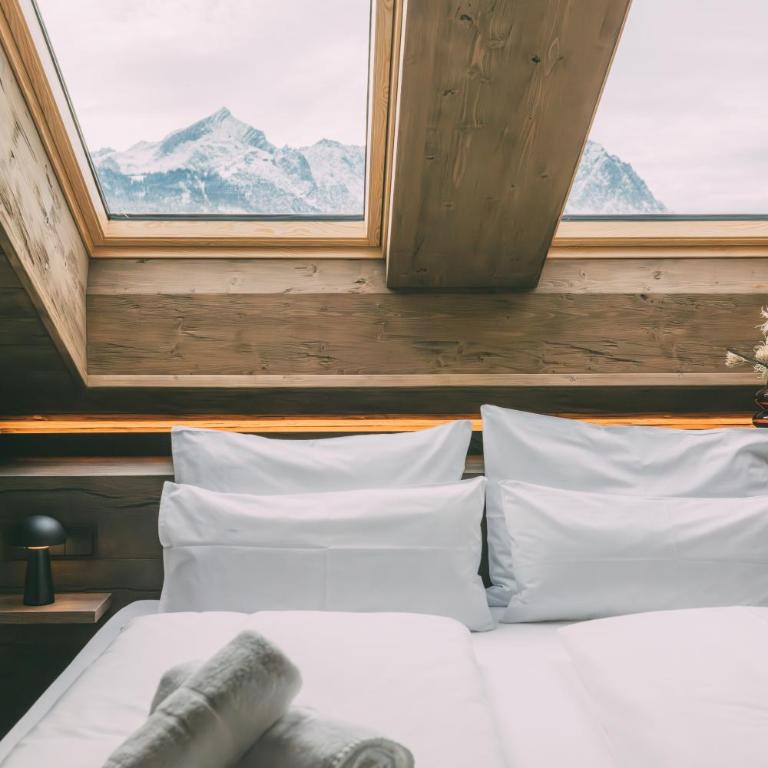 LIVALPIN Hideaway - Two-Bedroom Chalet with Balcony and Mountain View - 36