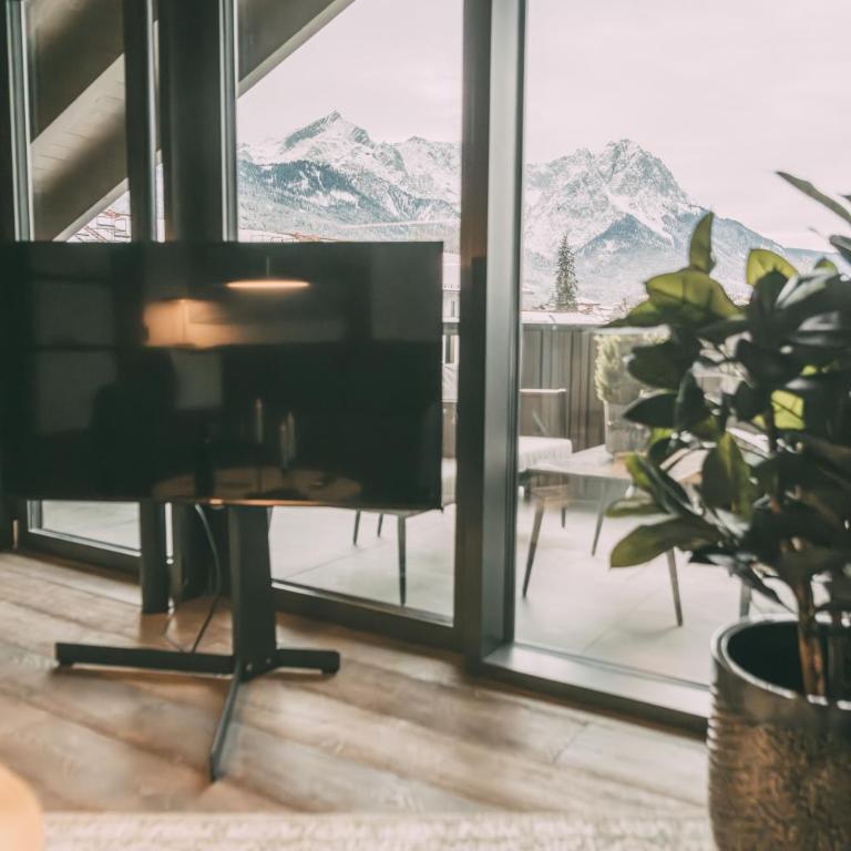 LIVALPIN Hideaway - Two-Bedroom Chalet with Balcony and Mountain View - 23