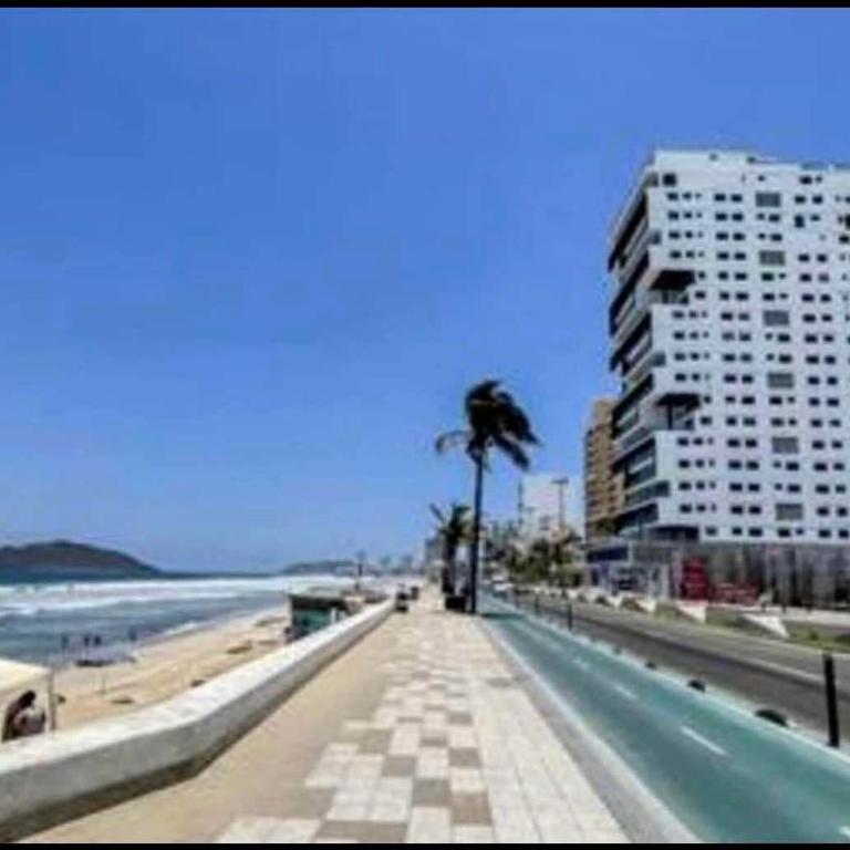 Departamento a pie de playa con alberca infinty en último Piso - Two-Bedroom Apartment - 3