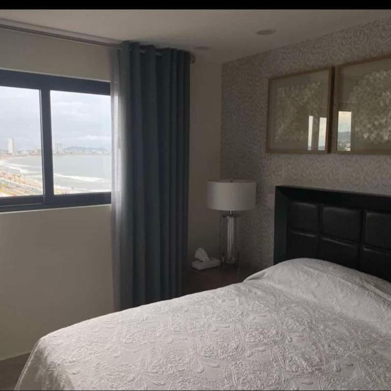Departamento a pie de playa con alberca infinty en último Piso - Two-Bedroom Apartment - 14