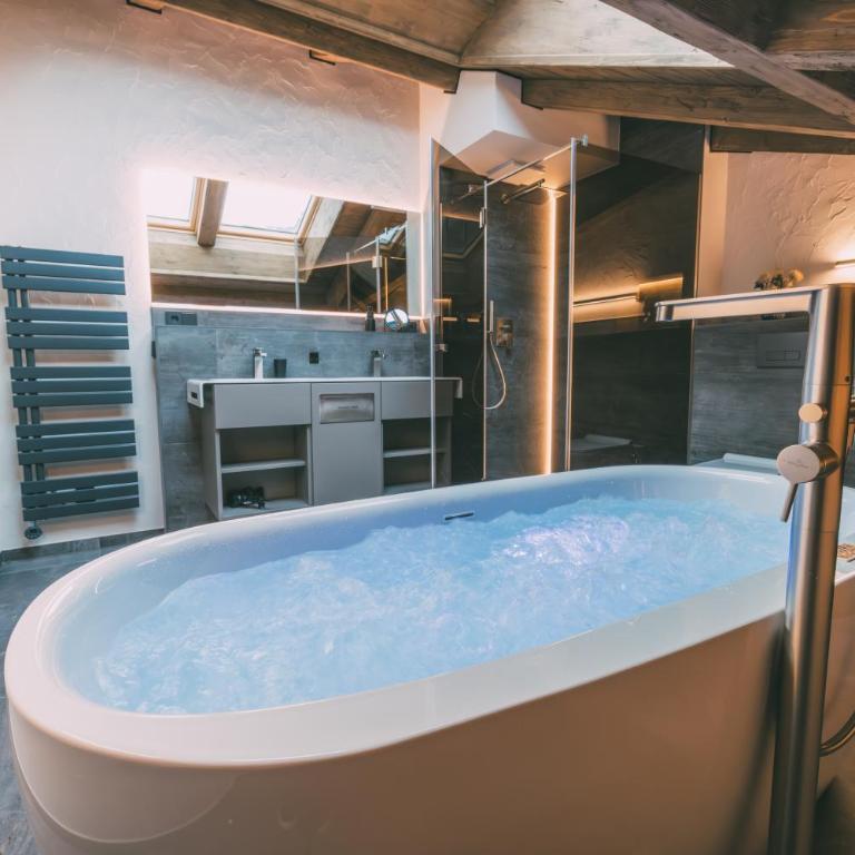 LIVALPIN Residence - with private Sauna & Whirlpool - Three-Bedroom Chalet with Sauna, Whirlpool and Mountain View - 53