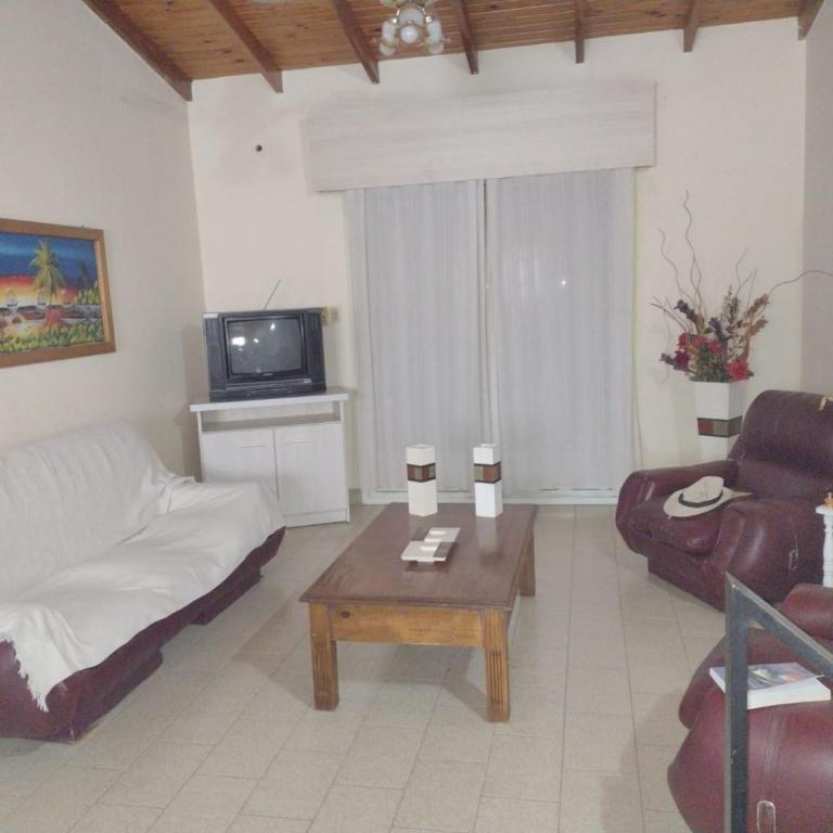 CASA CENTRICA con SALIDA al RIO - Casa de 2 dormitorios - 5