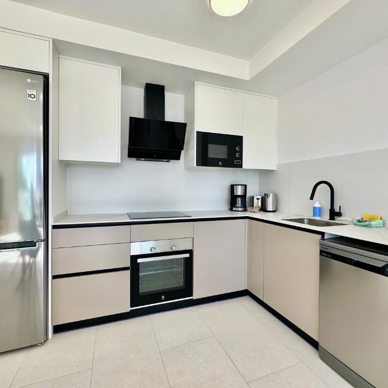Clubrent - Silver Tower - Apartamento de 2 dormitorios con vistas a la piscina - 12