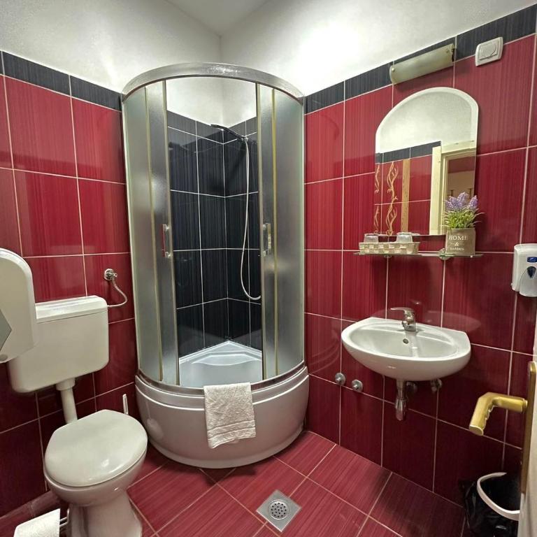 Hostel Herz - Dvokrevetna Soba sa Bračnim Krevetom i Sopstvenim Kupatilom - 6